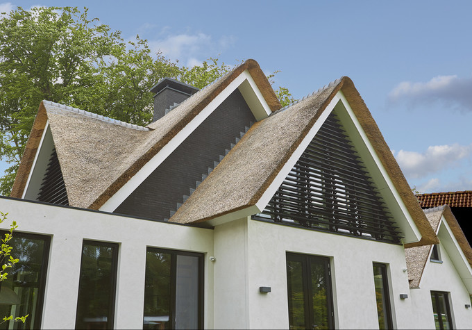 Sunshield project, luxe villa voorzien van 155-E lamel