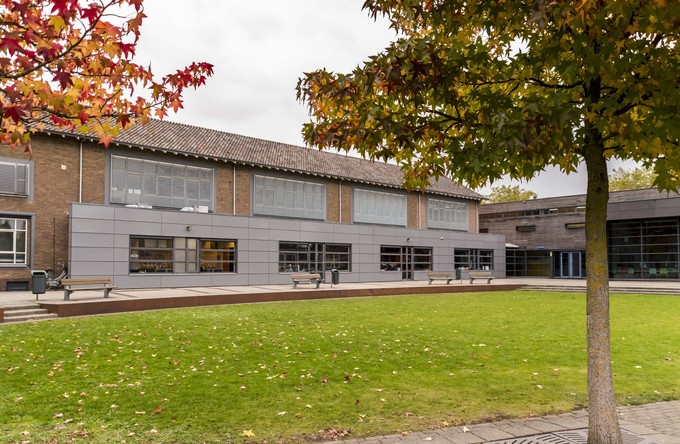 School CSO De Boog voorzien van rechthoekige louvers