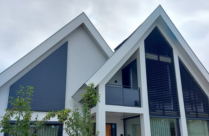 Ramen met bijzondere vormen in Urk voorzien van kantelbare lamellen