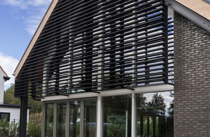 Deze unieke louvers op spanten en kantelen naar wens