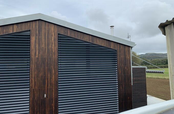 IMP House heeft milieuvriendelijke huizen gebouwd volgens de passiefhuisnormen met unieke louvers